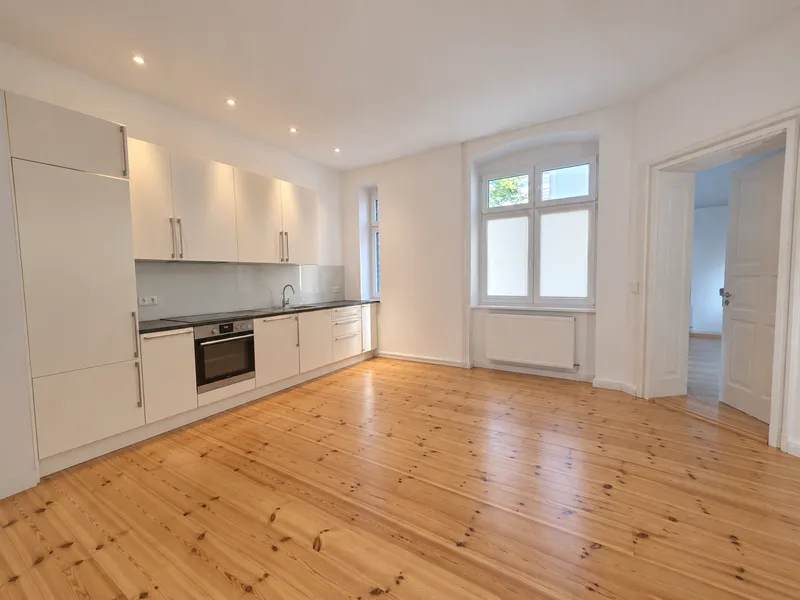 Tolle 2-Zimmer Whg in Moabit: Große Wohnküche, EBK, Balkon, Bad mit Wanne und separater Dusche. — photo 1